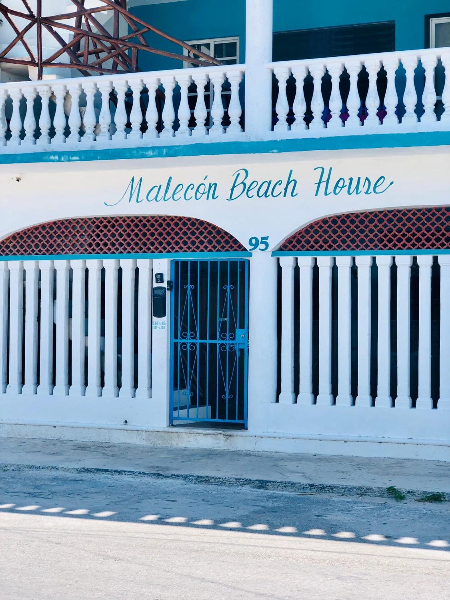 Malecon Beach House In Progreso 1 Block From Beach Εξωτερικό φωτογραφία